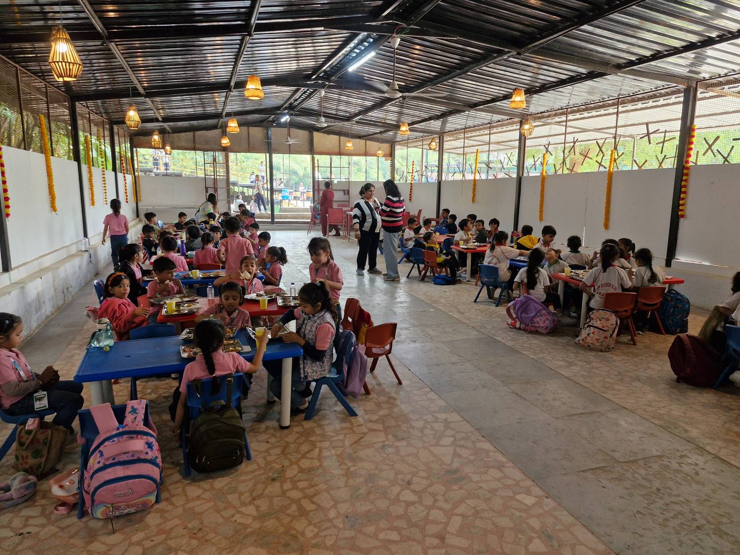 Large group dining in open-air lunch hall