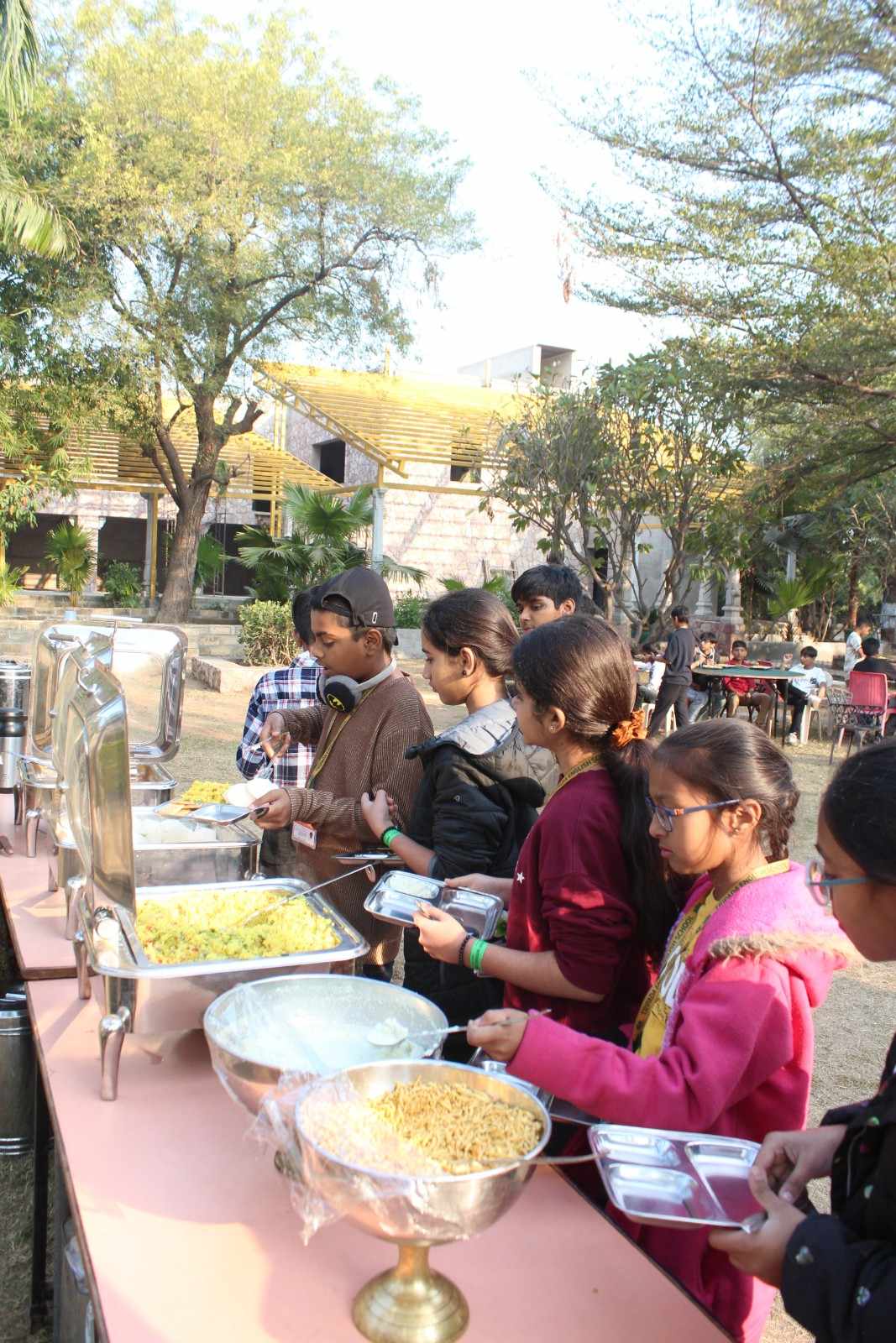 Students at lunch buffet line